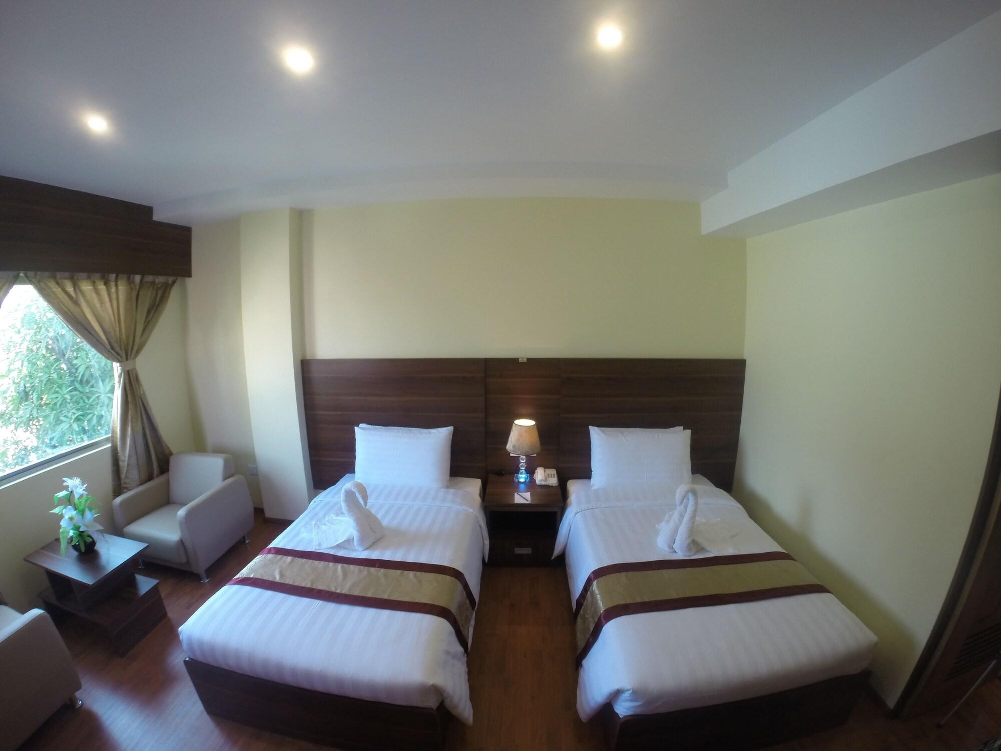 Silver Green Hotel Yangon Extérieur photo