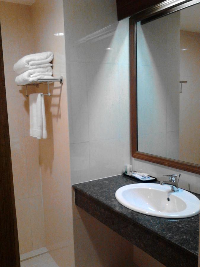 Silver Green Hotel Yangon Extérieur photo