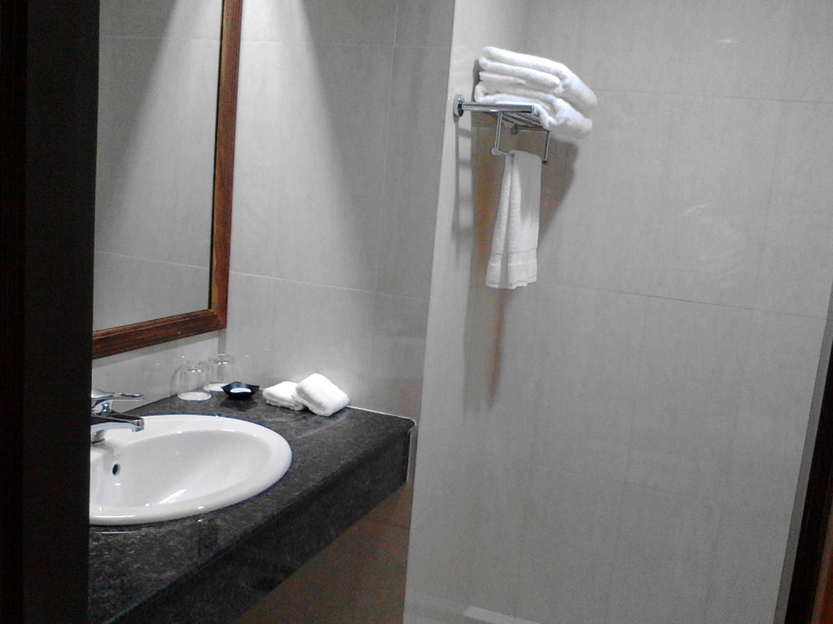 Silver Green Hotel Yangon Extérieur photo