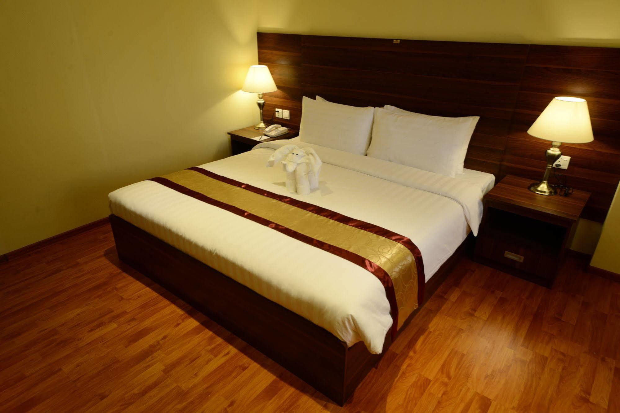 Silver Green Hotel Yangon Extérieur photo