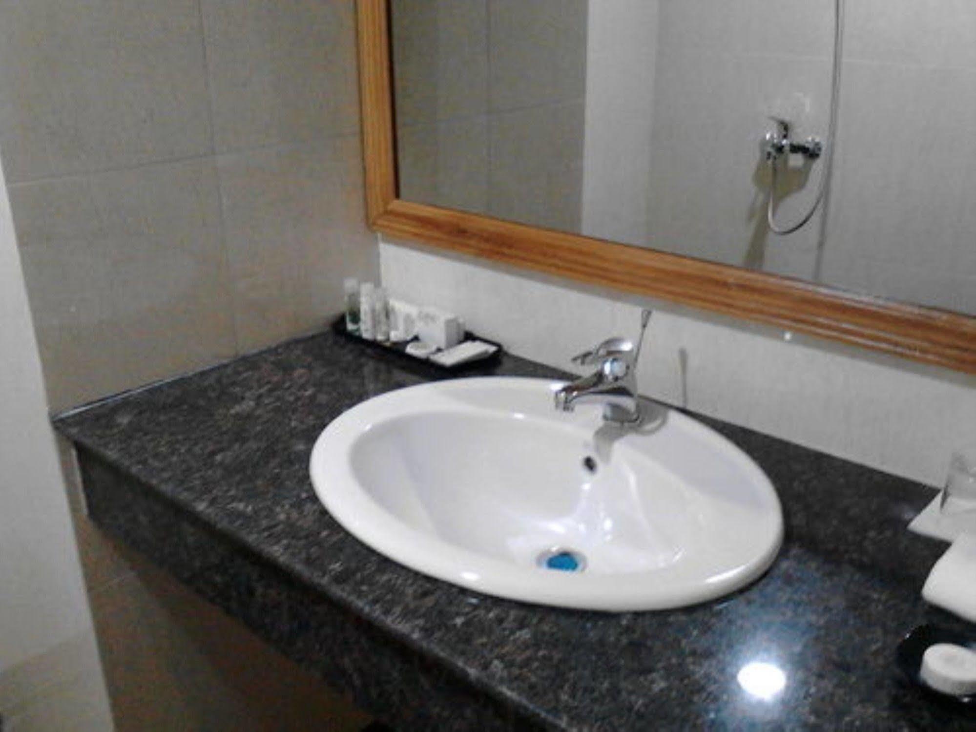 Silver Green Hotel Yangon Extérieur photo