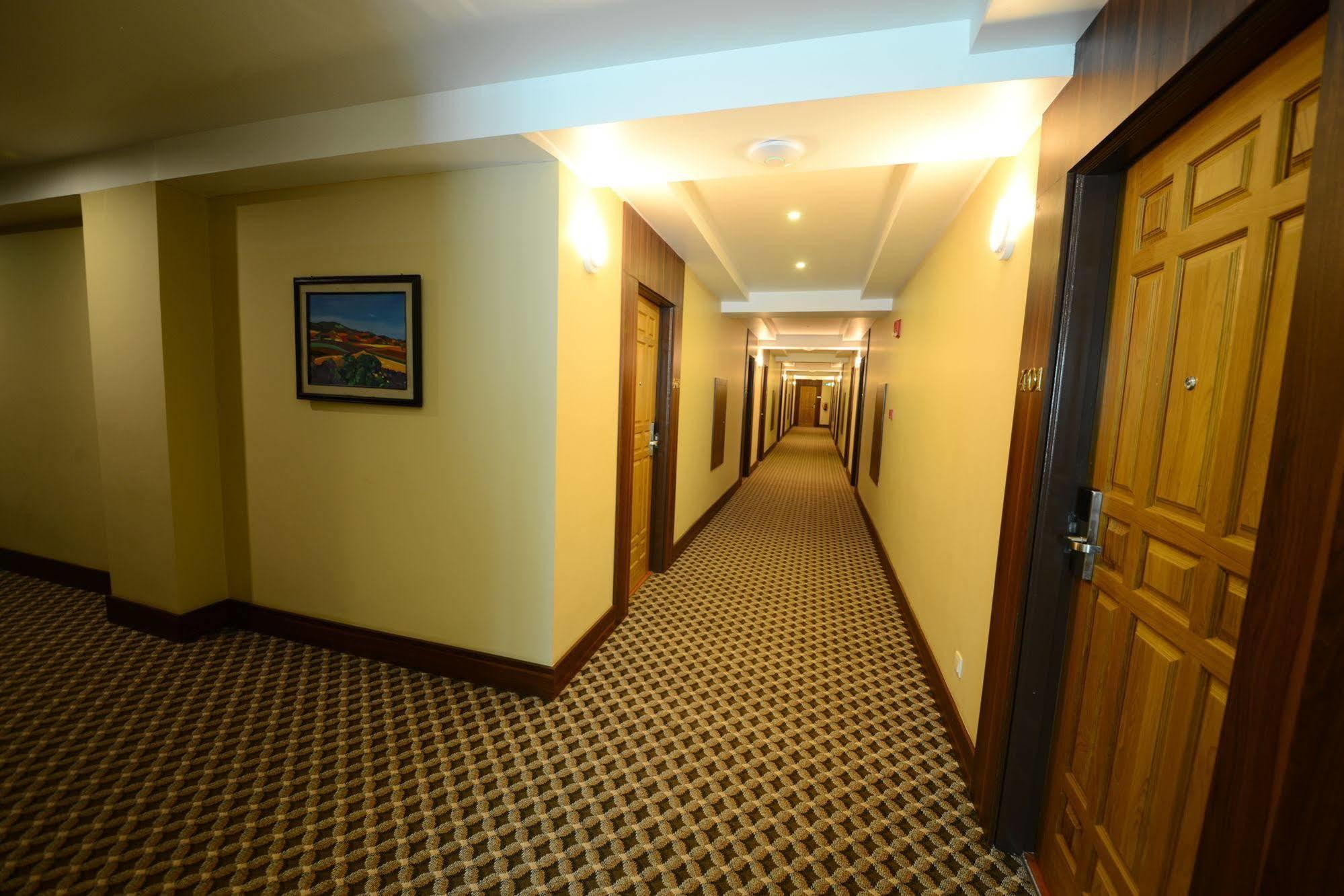 Silver Green Hotel Yangon Extérieur photo
