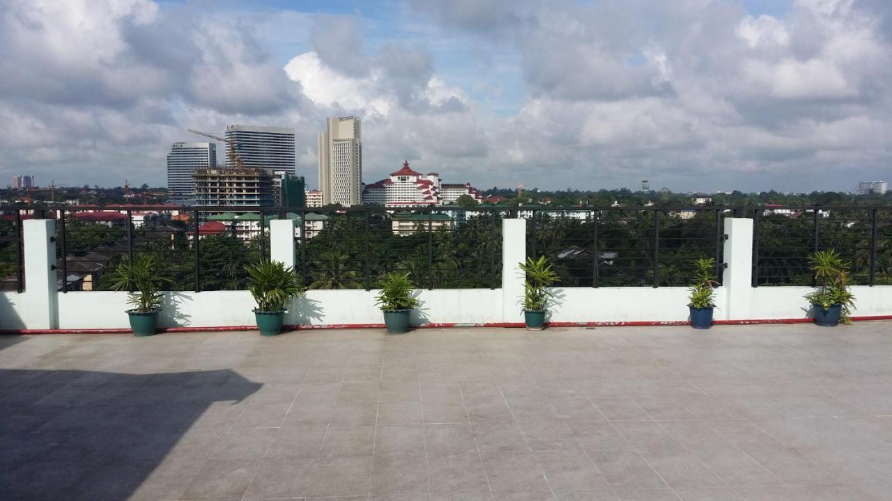 Silver Green Hotel Yangon Extérieur photo