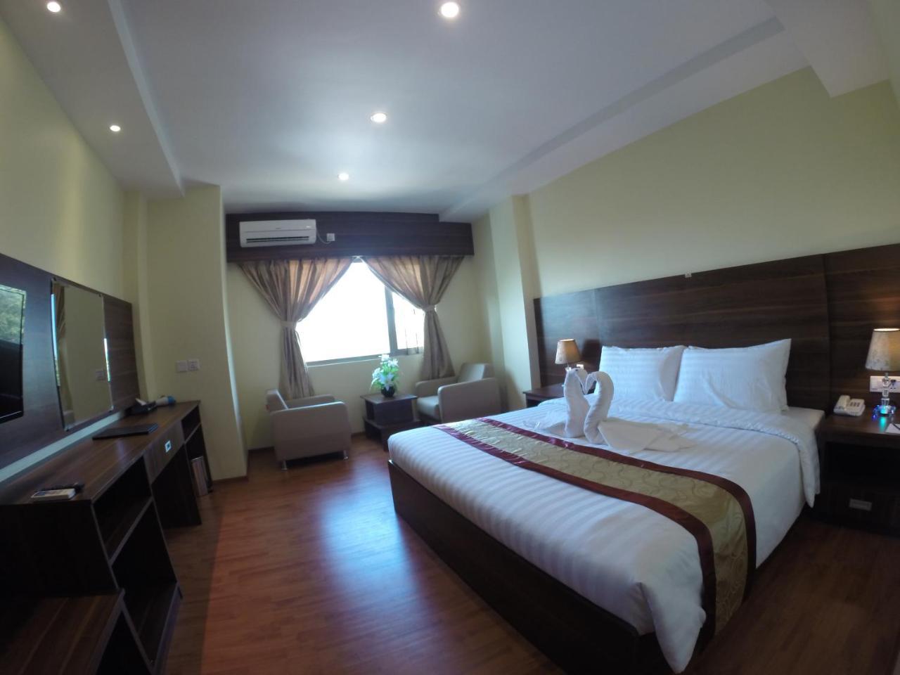 Silver Green Hotel Yangon Extérieur photo